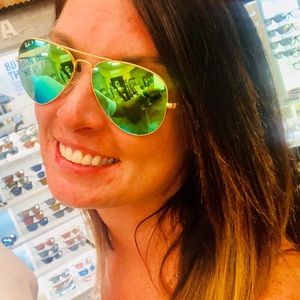 Meet your Posher, Crystal